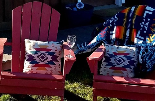 Walla Walla House | Horsing Around In The Barn (Pet friendly)