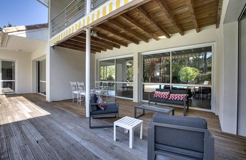Les Estagnots Villa | Hossegor Air-conditioned villa sleeps 10 with heated pool