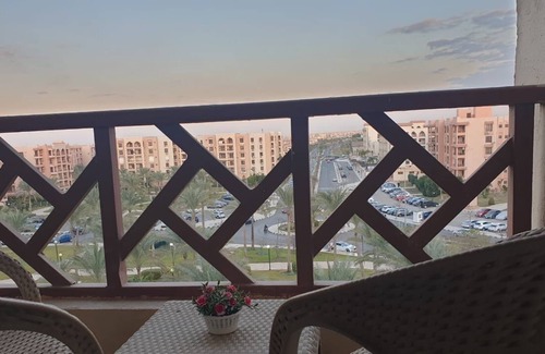 Al Rehab Apartment | 🇺🇸Host⭐2BD⭐ Al-Rehab New Cairo⭐ NEWLY Furnished Quiet Safe⭐Near AUC Airport