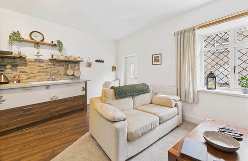 Rothbury House | Host & Stay | Brackenrigg Cottage