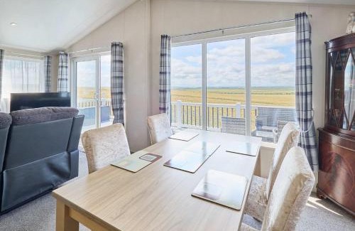 Leysdown-on-Sea Ski Chalet | Host & Stay - Clearwater Willerby Lodge