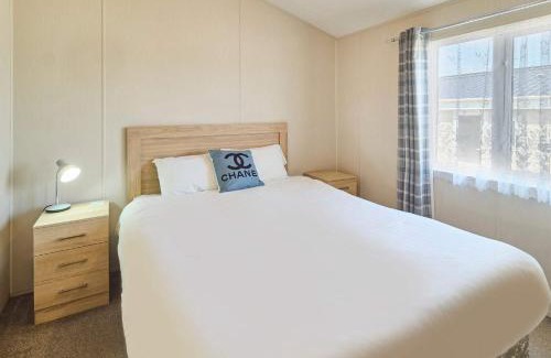 Leysdown-on-Sea Ski Chalet | Host & Stay - Clearwater Willerby Lodge