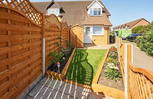 Dartford House | Host & Stay | Knights Manor Way