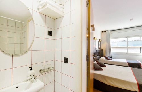 Sant Adria de Besos House | Hostal Athenas
