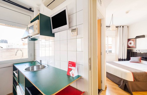 Sant Adria de Besos House | Hostal Athenas