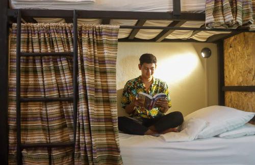 Flores House | Hostal Don Cenobio