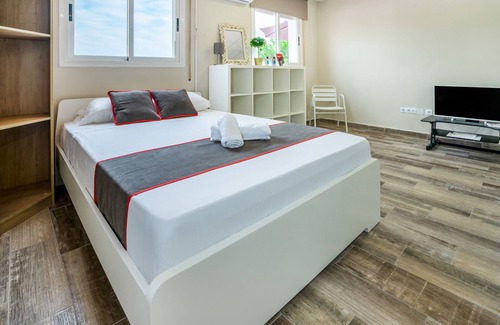 Tarragona Hotel | Hostal El Patio de la Luna by Vivere Stays