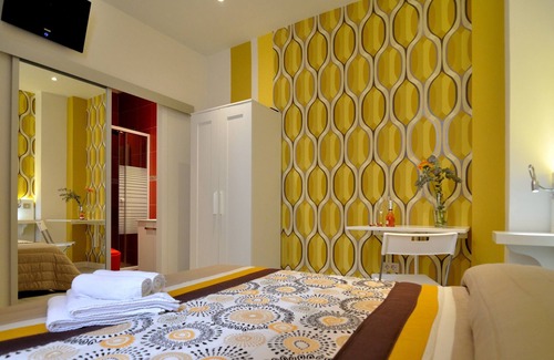Embajadores Hotel | Hostal Far Home Plaza Mayor