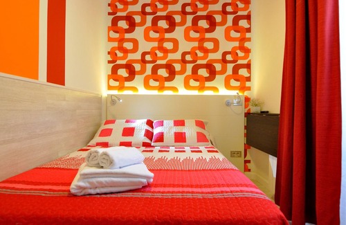 Embajadores Hotel | Hostal Far Home Plaza Mayor