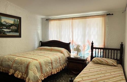 Santa Fe House | Hostal Monarca