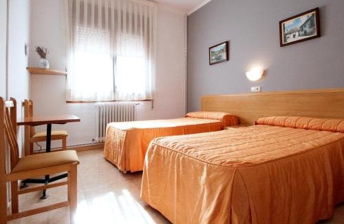 Tona House | Hostal Montserrat