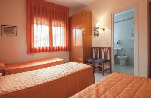 Tona House | Hostal Montserrat
