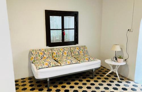 La Llotja-Born House | Hostal Pons