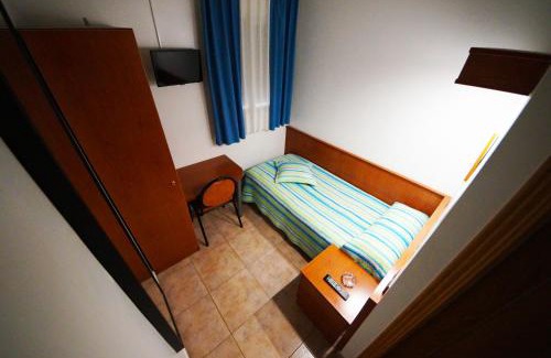 Caspe House | Hostal Restaurante El Surtidor