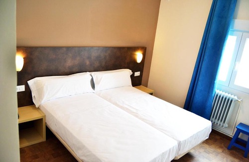 Guarroman House | Hostal Restaurante Los Mellizos