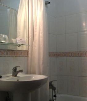 Frades House | Hostal Restaurante O'Cadaval