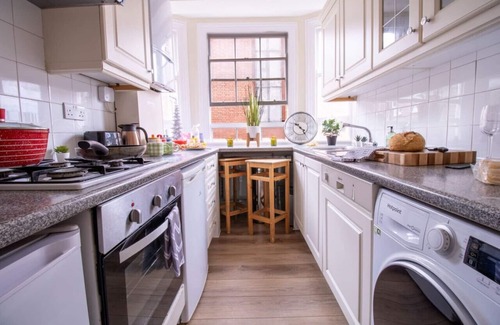 City of Westminster Condo | hosted by Maysa Gilbert street 8