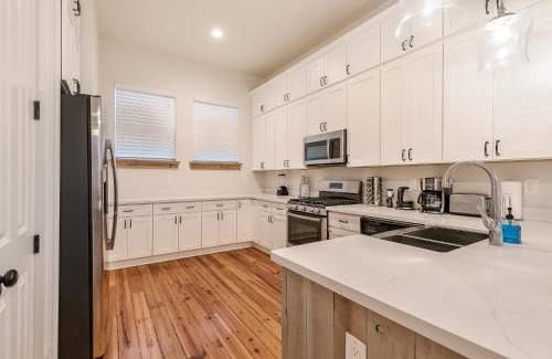 Faubourg Lafayette Apartment | Hosteeva 3 BR Cottage Close to St Charles 5 m Ride to FQ
