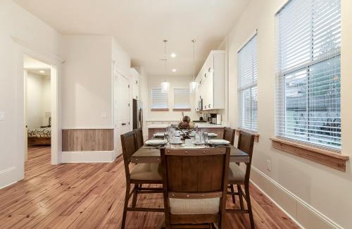 Faubourg Lafayette Apartment | Hosteeva 3 BR Cottage Close to St Charles 5 m Ride to FQ
