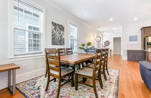 Faubourg Lafayette Apartment | Hosteeva Chic Urban Retreat w Pool Steps to St Charles Ave and Near Bourbon St