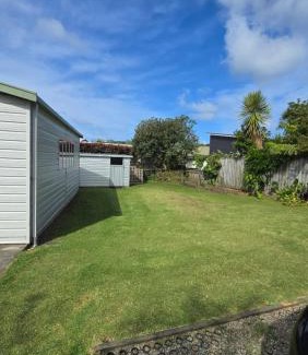 Whangamata House | Hosts on the Coast Treetops