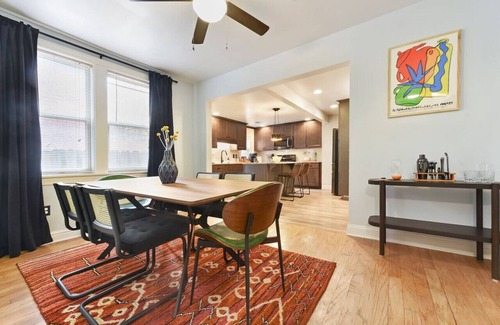 East Allegheny House | ★ HostWise Stays ★ Retro-vibes home, just minutes from stadiums!