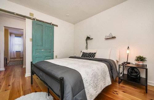 East Allegheny House | HostWise Stays - The Ocala - Free Parking, Cool Space, Spiral Stairs