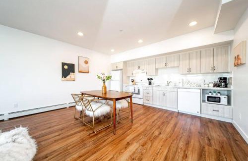 West Edmonton Apartment | Hot Arabaian NightsCornerPNHSEkingWifiU/G