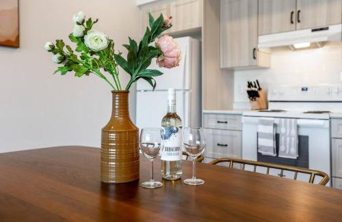 West Edmonton Apartment | Hot Arabaian NightsCornerPNHSEkingWifiU/G
