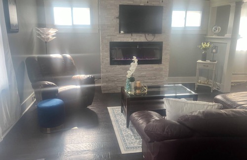North Buffalo House | Hot spot on hertel.3Br modern space in Buffalo steps away from the shops/clubs