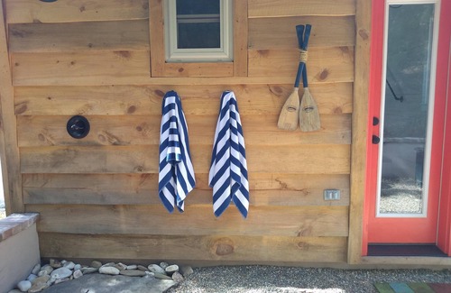 Mid America House | Hot Spring's Finest Tiny House/ the perfect couple getaway.