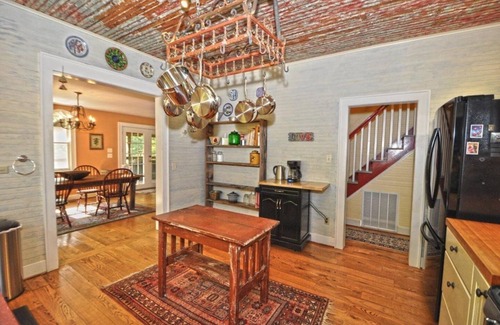 Hot Springs House | Hot Springs Creek House-Hot tub-Room for everyone!