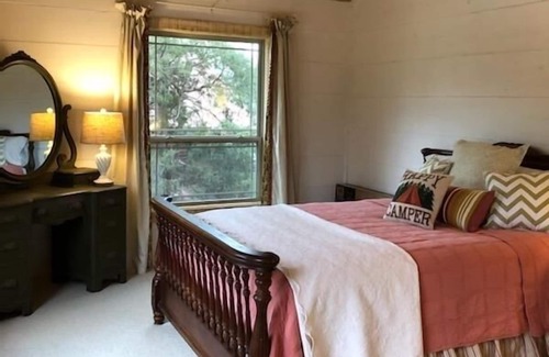 Mid America Cottage | Hot Springs finest lake cottage, Summer's Hideaway