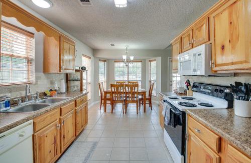 Rockwell House | Hot Springs Getaway with Deck, 8 Mi to Downtown!