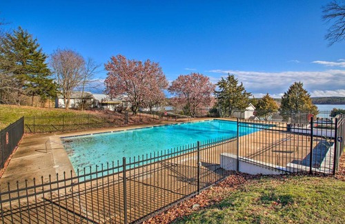 Hot Springs Apartment | Hot Springs Natl Park Condo with Water Views!