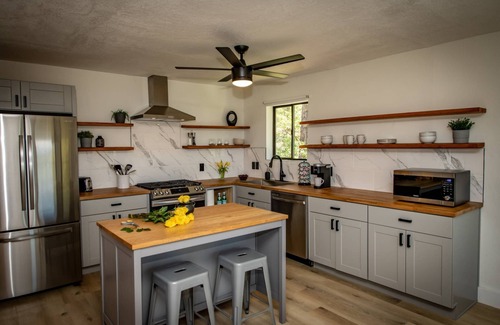 Pagosa Springs House | Hot Springs Promo plus Fall's Changing Colors! Bear's Cliff: Lake, Mountain Views, Pet-Friendly!