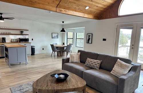 Pagosa Springs House | Hot Springs Promo plus Fall's Changing Colors! Bear's Cliff: Lake, Mountain Views, Pet-Friendly!