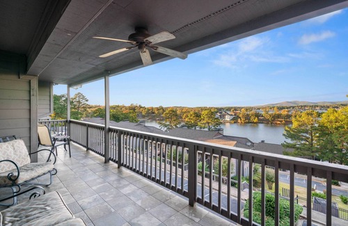 Lake Hamilton Condo | Hot Springs Vacation Rental w/Game Room!