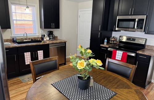 Racine House | Hot Stuff! Pro Cleaned Self Check In Sleeps 10