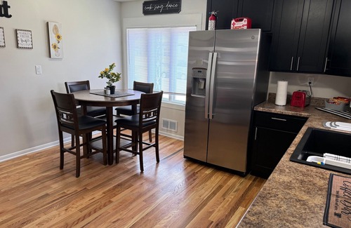 Racine House | Hot Stuff! Pro Cleaned Self Check In Sleeps 10