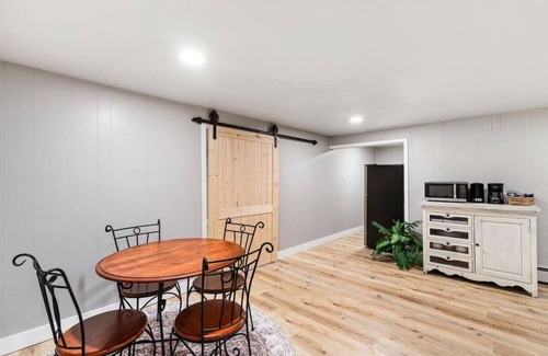 Holbrook Park Condo | Hot Tub! 10 Min to RED ROCKS + Downtown!