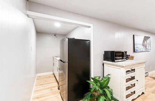 Holbrook Park Condo | Hot Tub! 10 Min to RED ROCKS + Downtown!