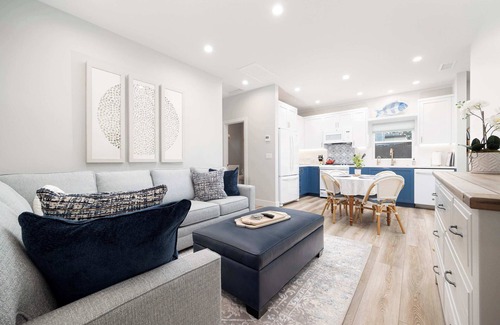 Point Loma House | *Hot Tub* | 2 Living Rooms | Walk 2 Sunset Cliffs!