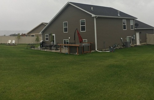 Rimrock House | !Hot Tub! 4 Br/3 Bath/Cable TV/Fast500mbpsWiFi/Cul-de-sac