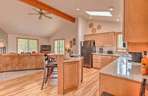 Deer Park House | Hot tub AC, ping pong amazing location, near park, wi-fi, bikes no pets PERKS