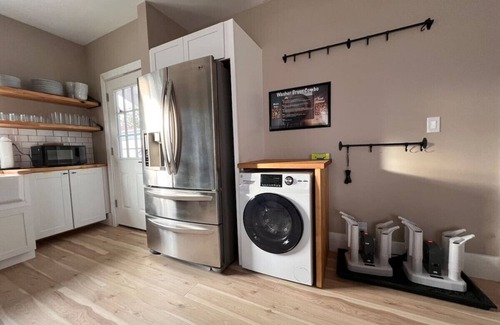 Enumclaw House | Hot Tub AC Walk to Downtown Views of Mt. Rainier