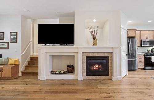 Southern Crossing House | Hot Tub, Amazing Walkable Location, Views, Fenced Backyard