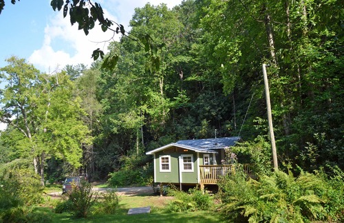 Almond Cabin | Hot Tub And Deck Along Creek, Pet friendly, Close To NOC, Tsali, And Dragon