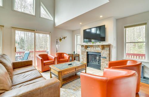 Pocono Lake House | Hot Tub and Decks Tree-Lined Retreat in Pocono Lake