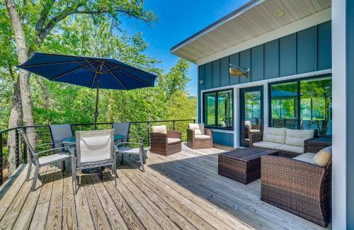 Stockholm House | Hot Tub and Dock Beachfront Oasis in Stockholm!